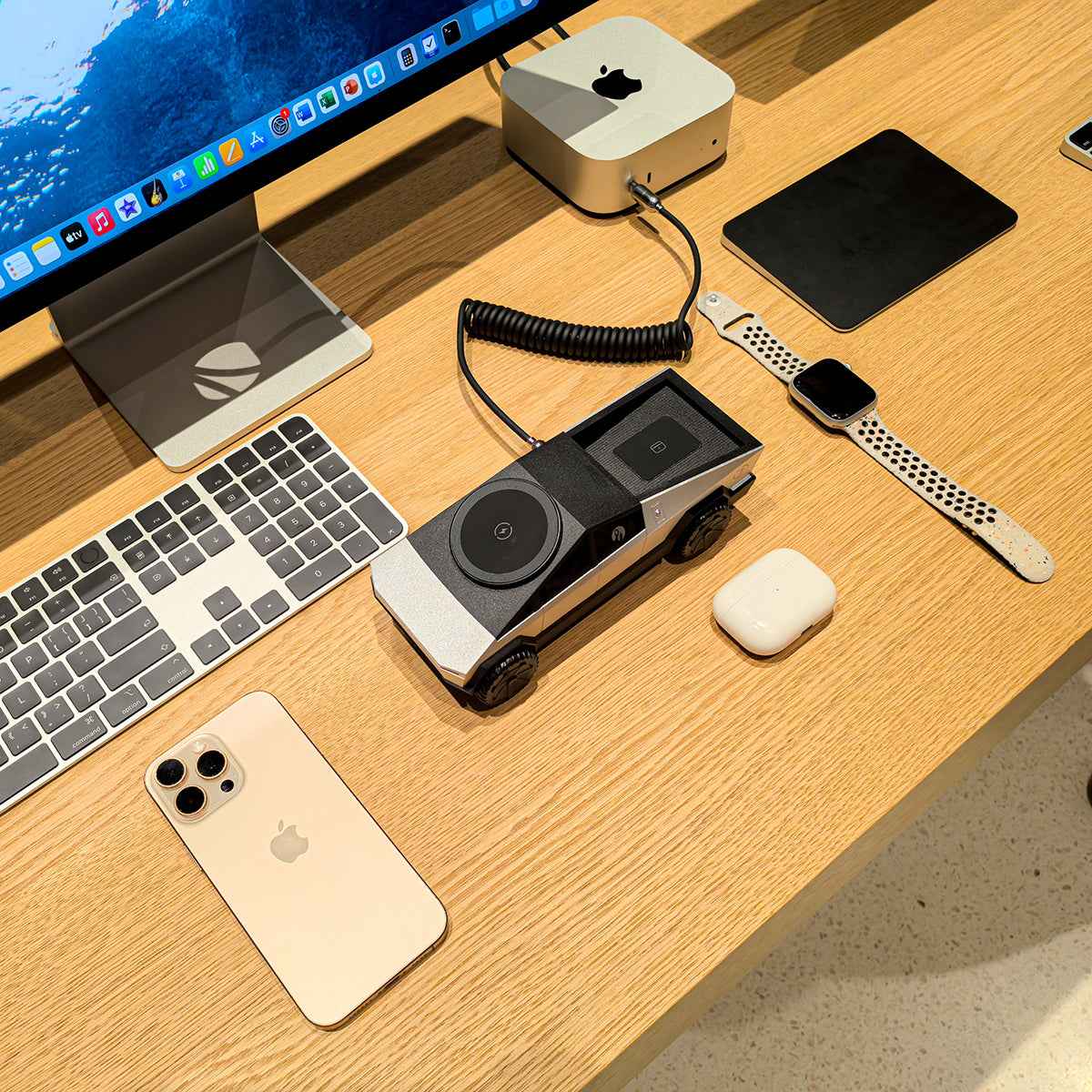 Armor King CyberDock 3-in-1 Wireless Charger + Car Model Ornament + Stand